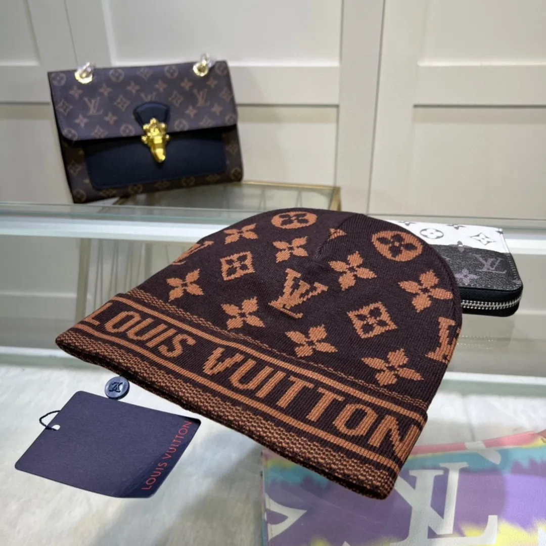 Louis Vuitton Monogram knit beanie in Black / Brown · view 5