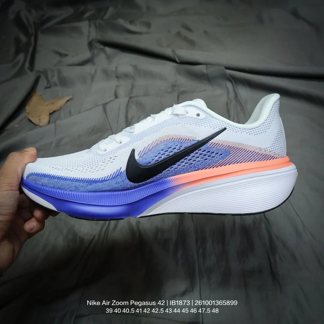 Nike Striped Sneakers in White · view 4