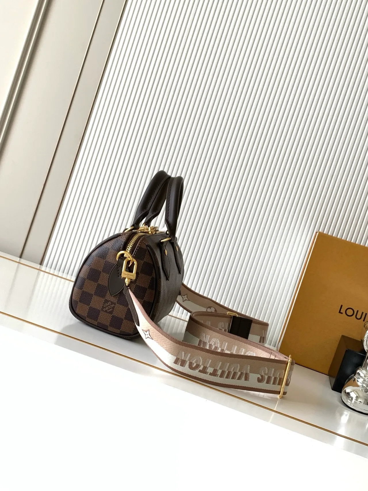 Louis Vuitton Speedy Handbag in Brown · view 2
