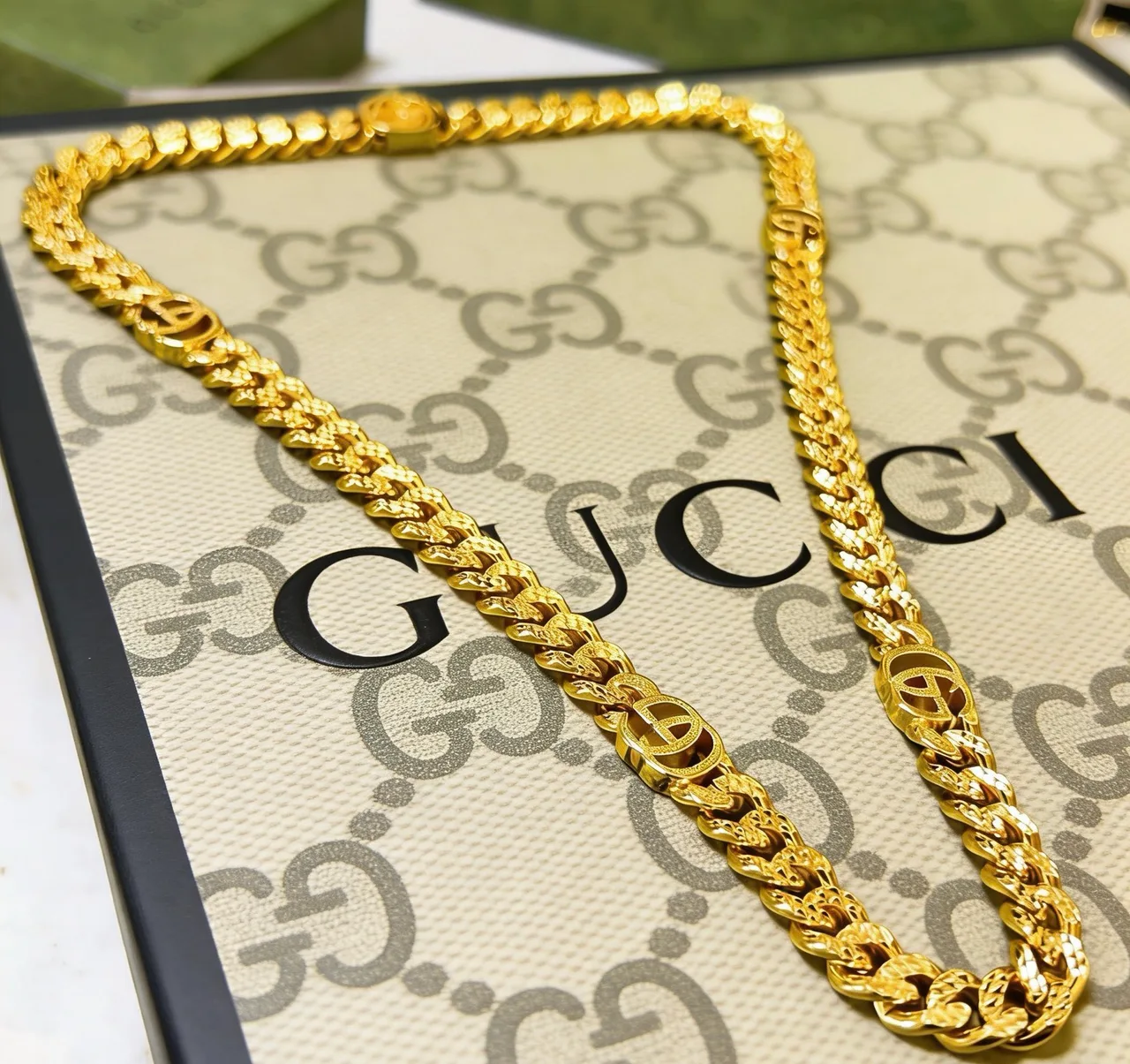 Gucci Glossy Chain Necklace in Gold · view 3