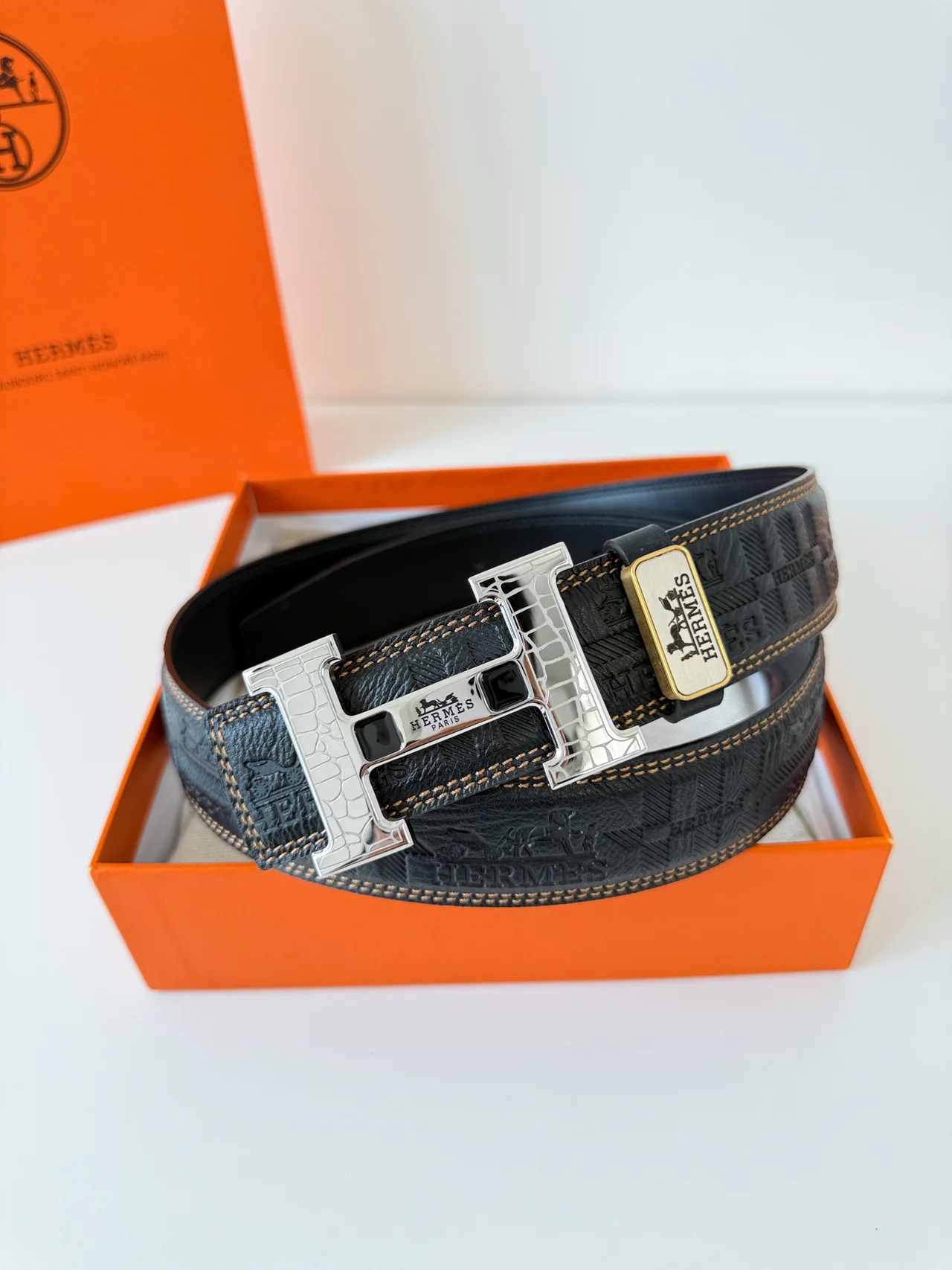 Hermes Reversible H Buckle Belt in Brown & Black · view 2