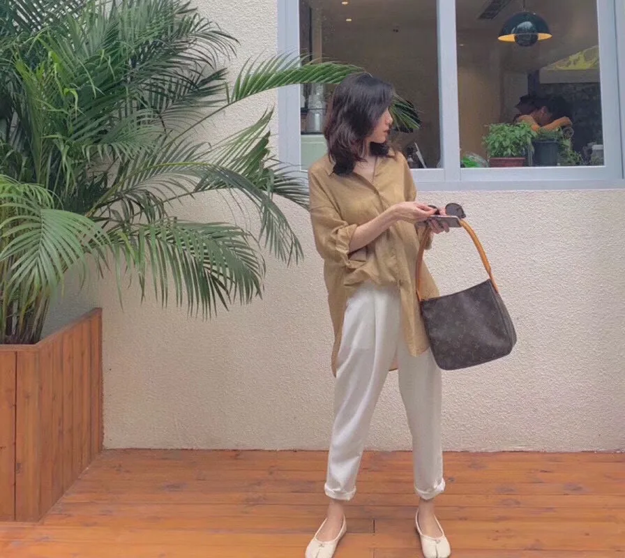 Louis Vuitton Glossy Looping Shoulder Bag in Brown · view 2