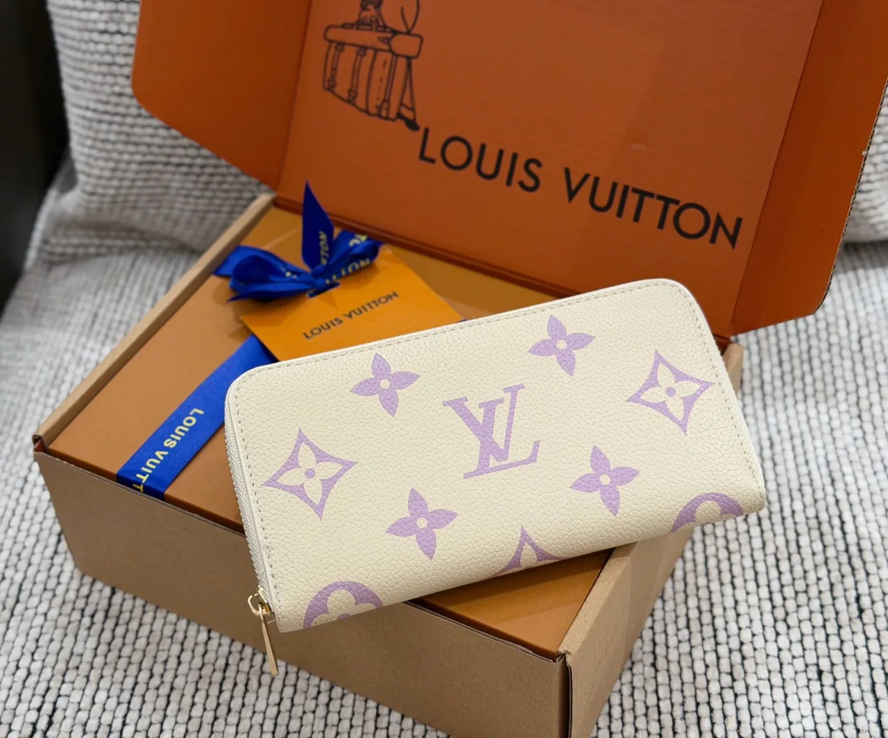 Louis Vuitton Monogram zip wallet in Cream & Pink & White · view 2