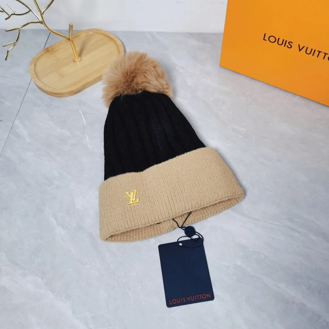 Louis Vuitton Beanie in Black · view 5