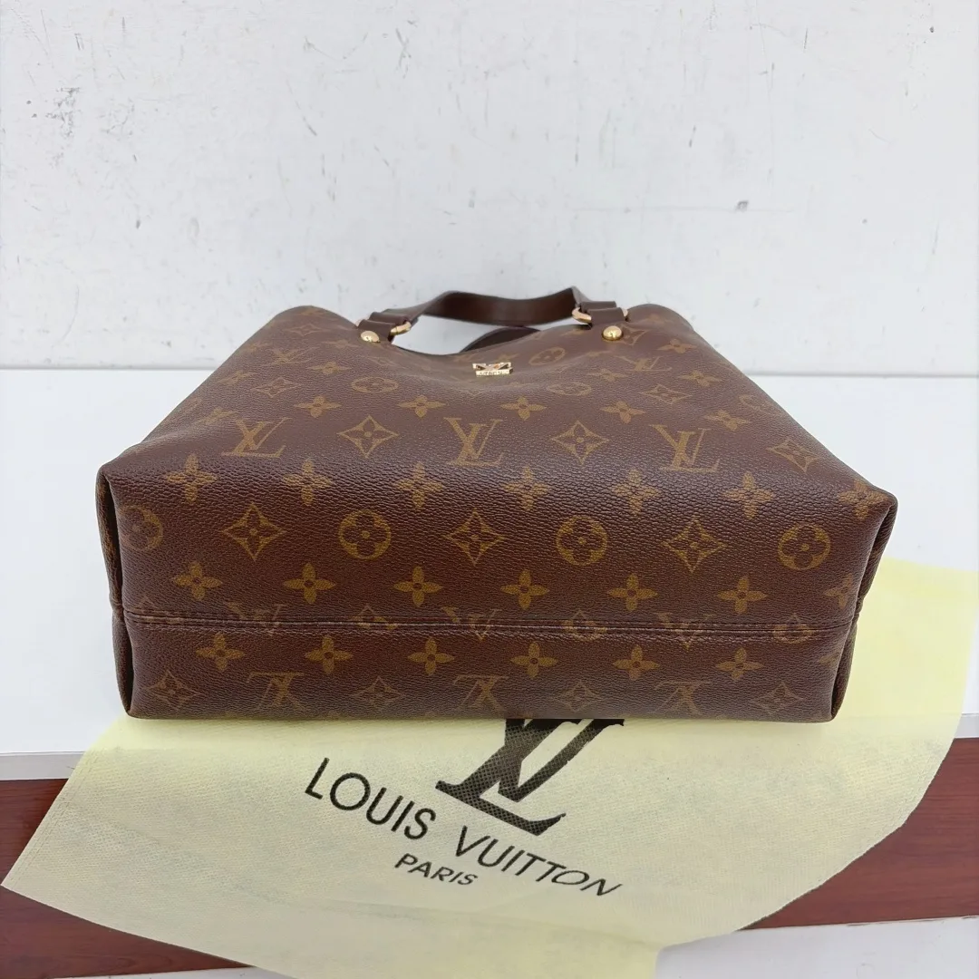 Louis Vuitton Monogram tote in Brown · view 6