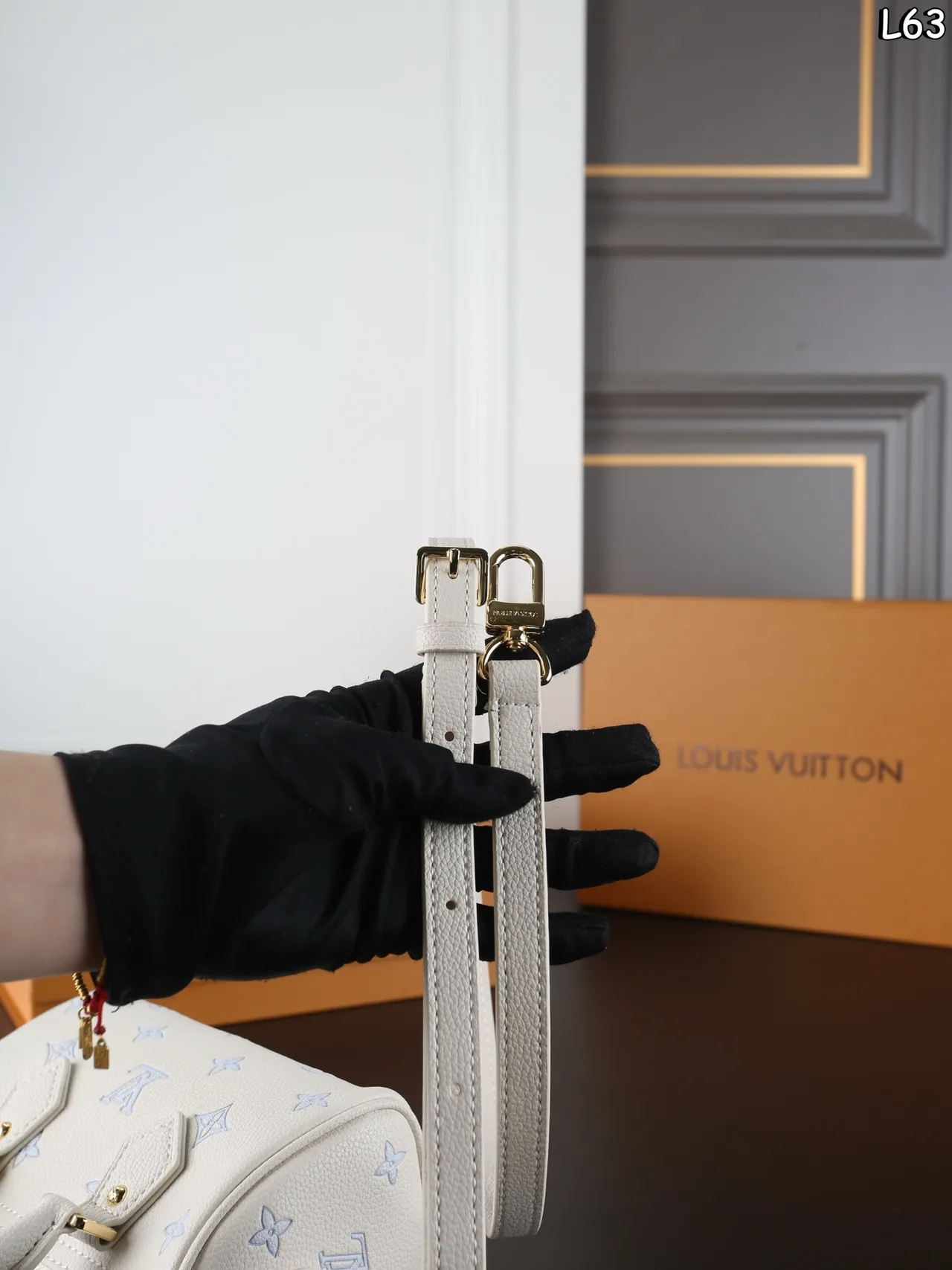 Louis Vuitton Pillow Top-Handle Bag in White · view 9