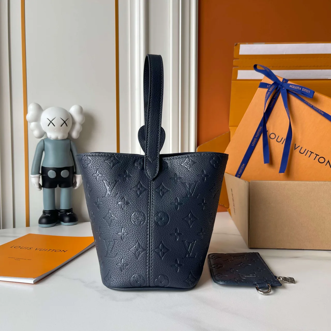 Louis Vuitton Cowhide Bucket Bag in Black · view 3