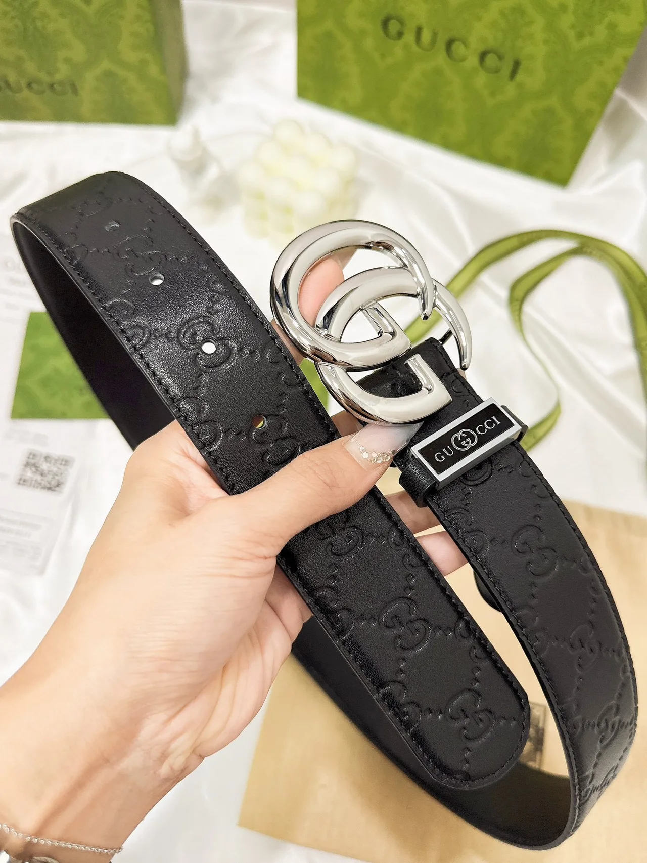 Gucci Cowhide Glossy Belt in Black · view 8