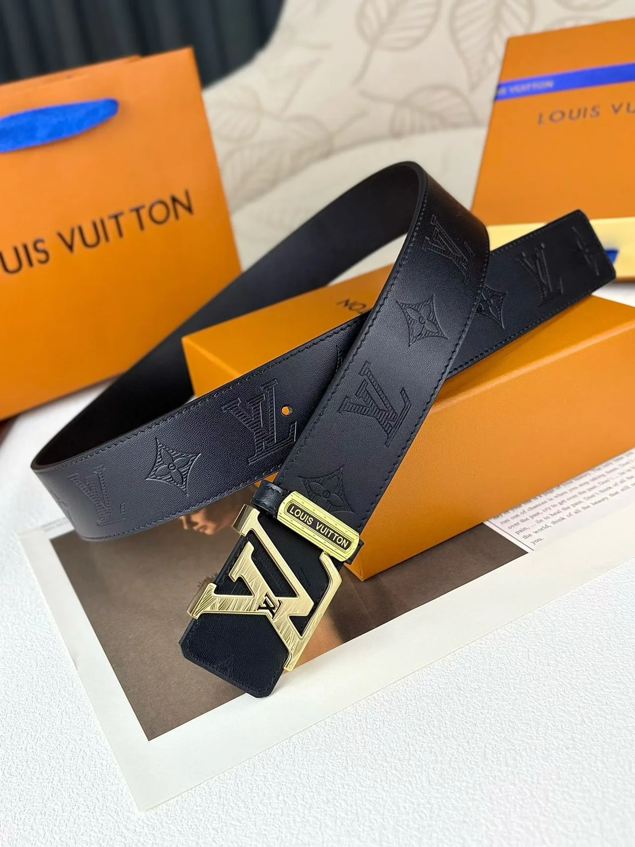 Louis Vuitton Monogram LV buckle belt in Black · view 4