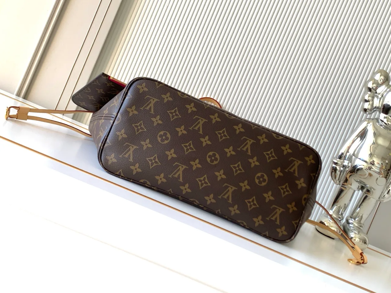 Louis Vuitton Neverfull Tote in Brown · view 4