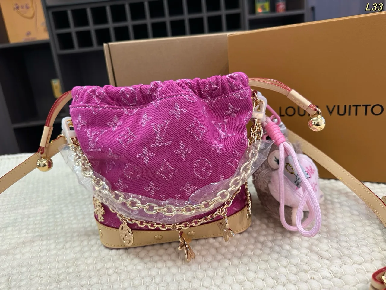 Louis Vuitton Denim Bucket Bag in Blue / Grey / Pink / Beige · view 3