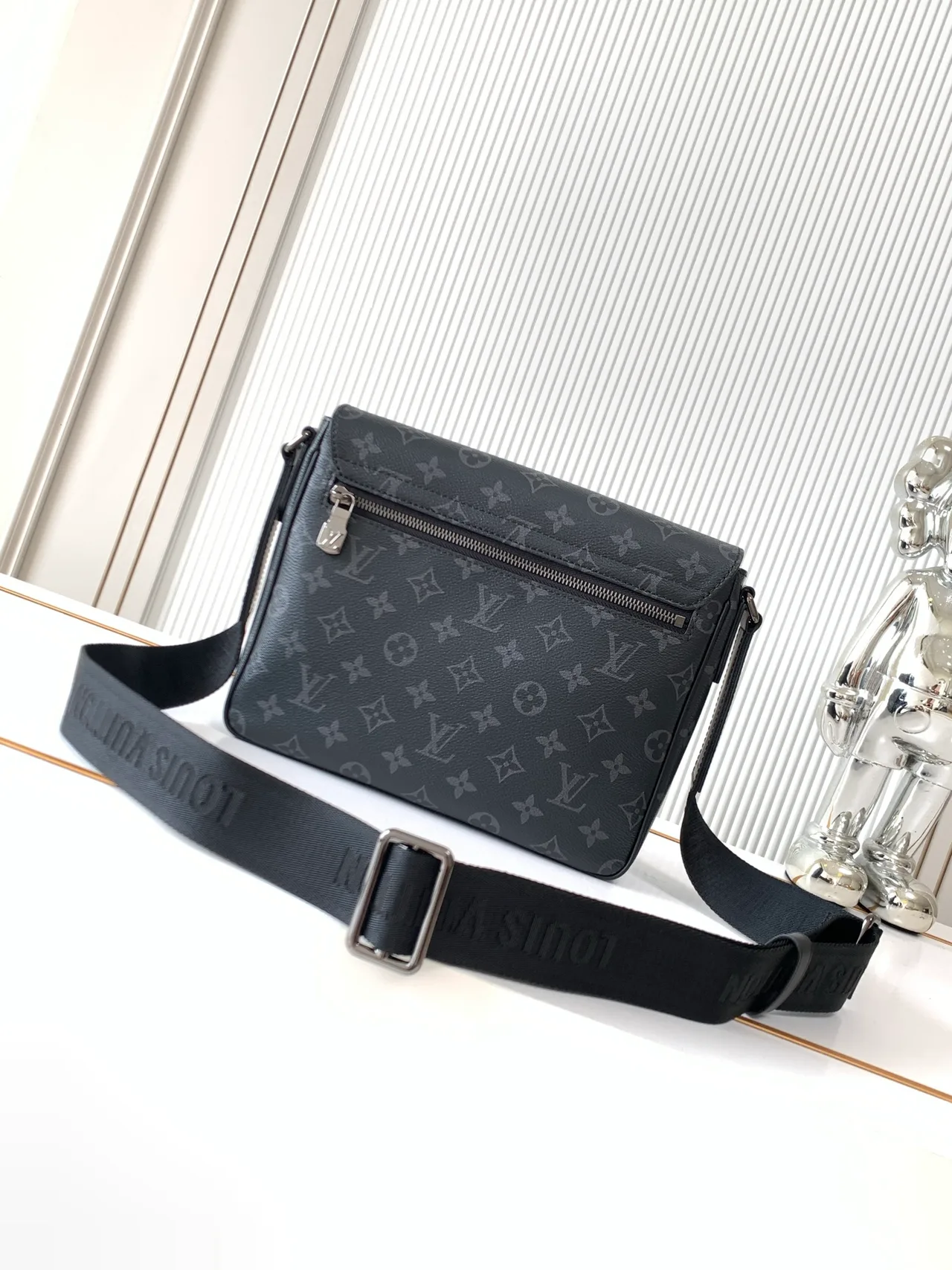 Louis Vuitton Leather Monogram Crossbody Bag in Grey · view 3