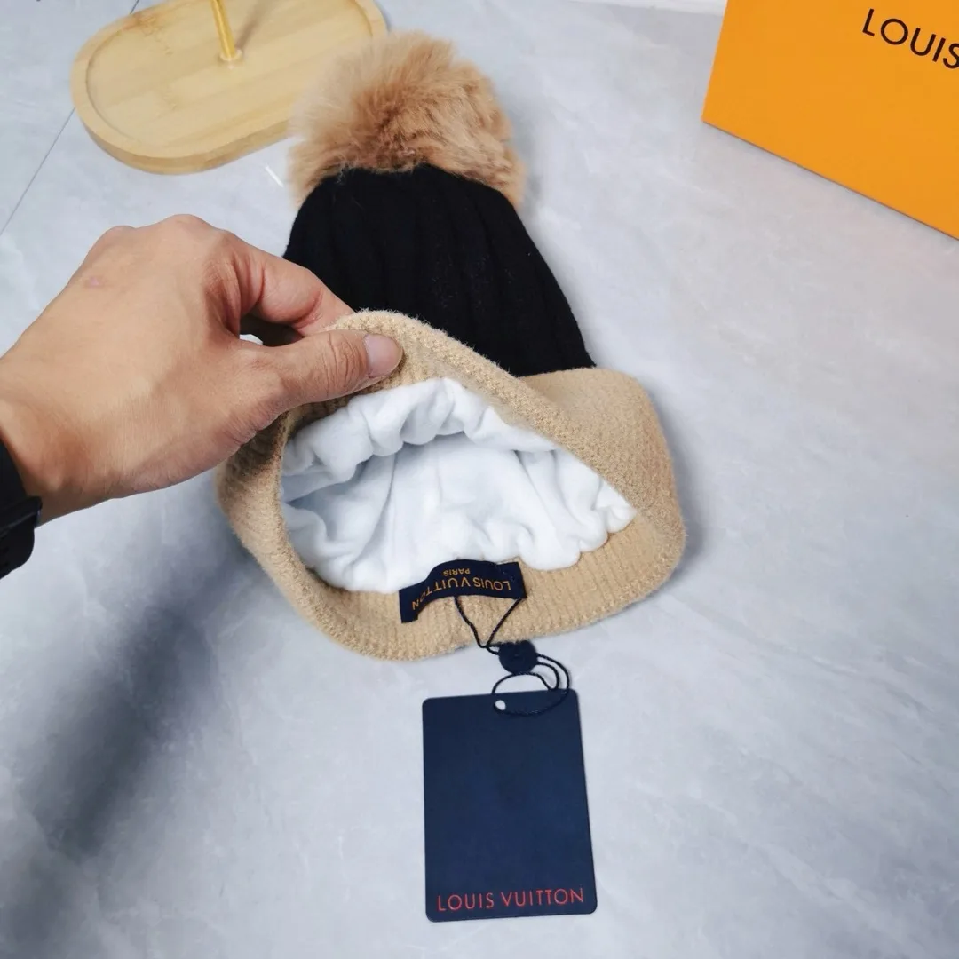 Louis Vuitton Beanie in Black · view 8