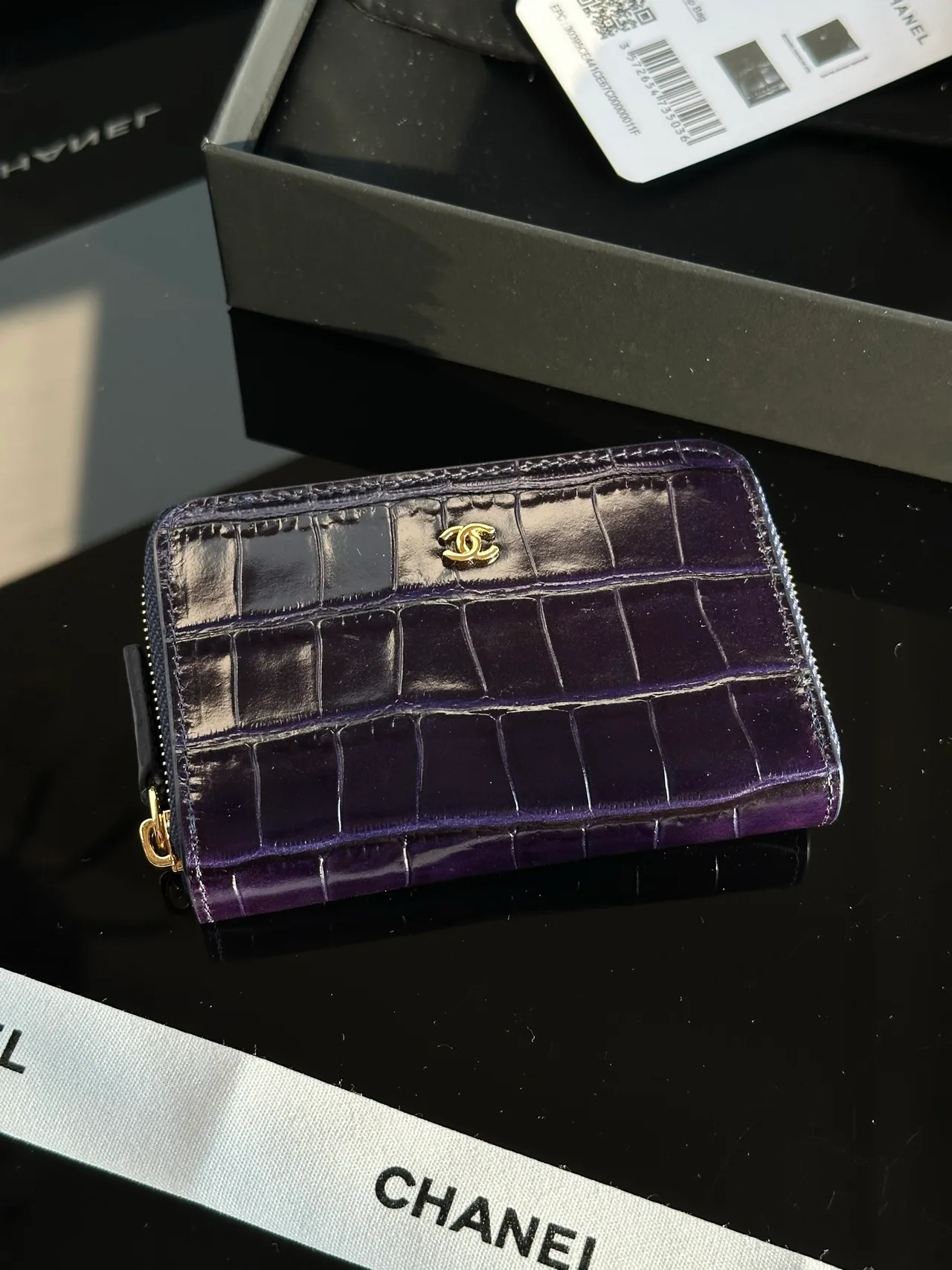 Chanel Glossy Wallet in Purple · view 1