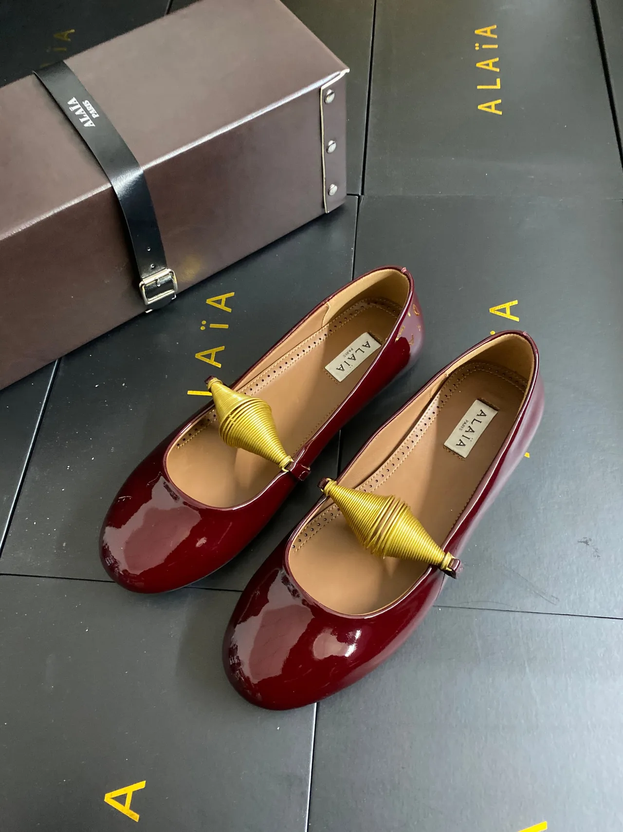 Alaia Cowhide Sheepskin Glossy Round-Toe Ballet Flats in Burgundy · view 4