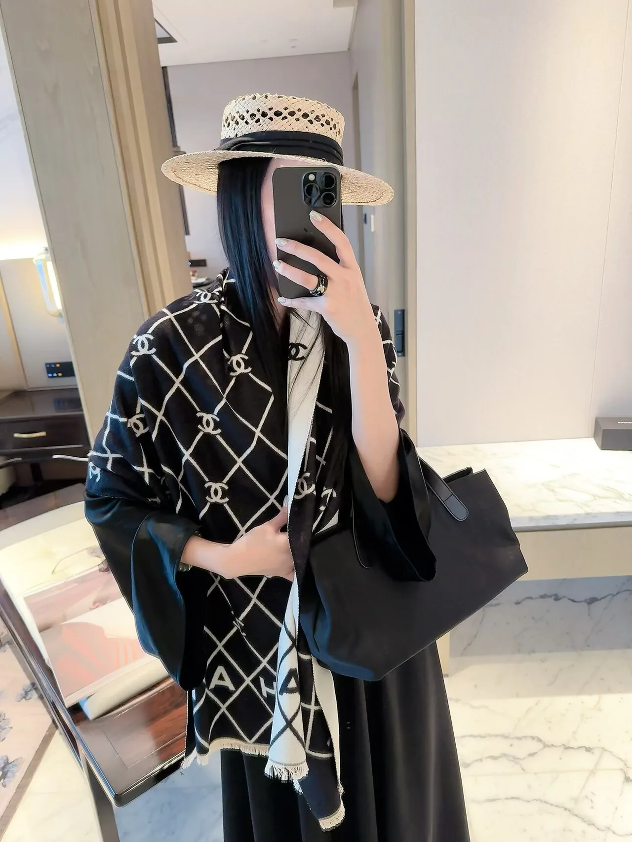 Chanel Lattice CC fringed scarf in Pink & Black · view 5