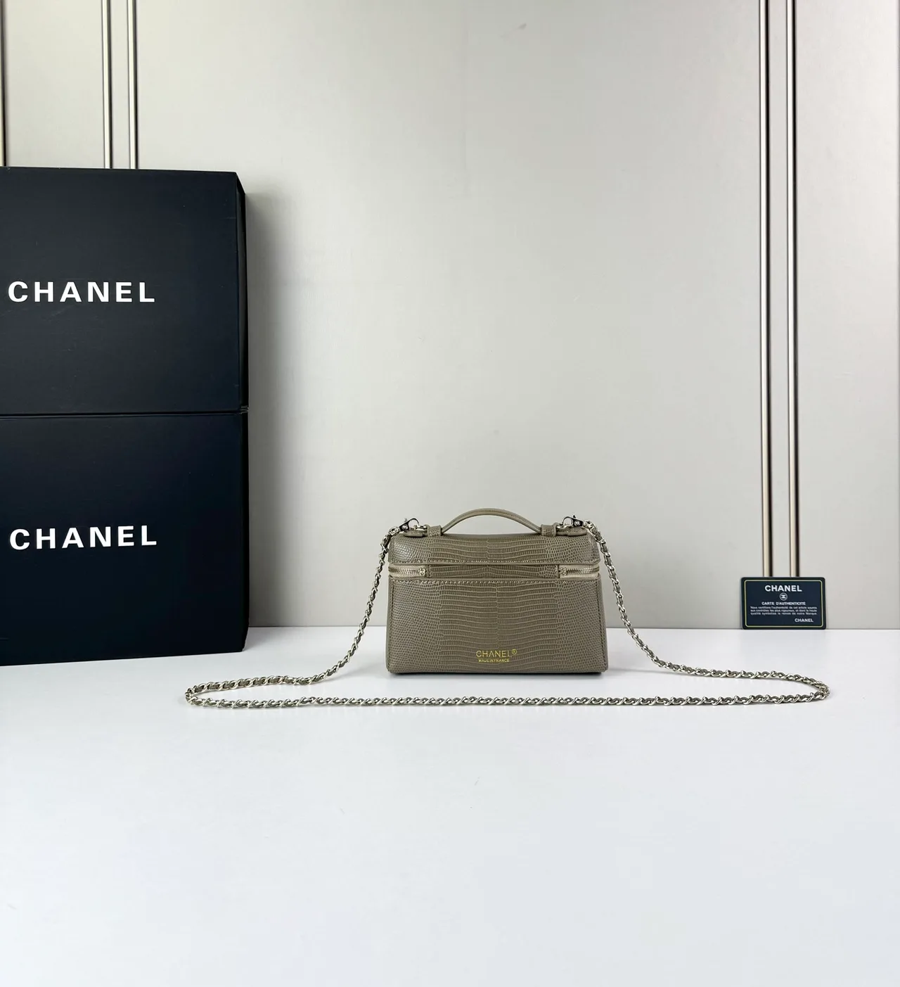 Chanel Cowhide Vanity Bag in Grey · view 2