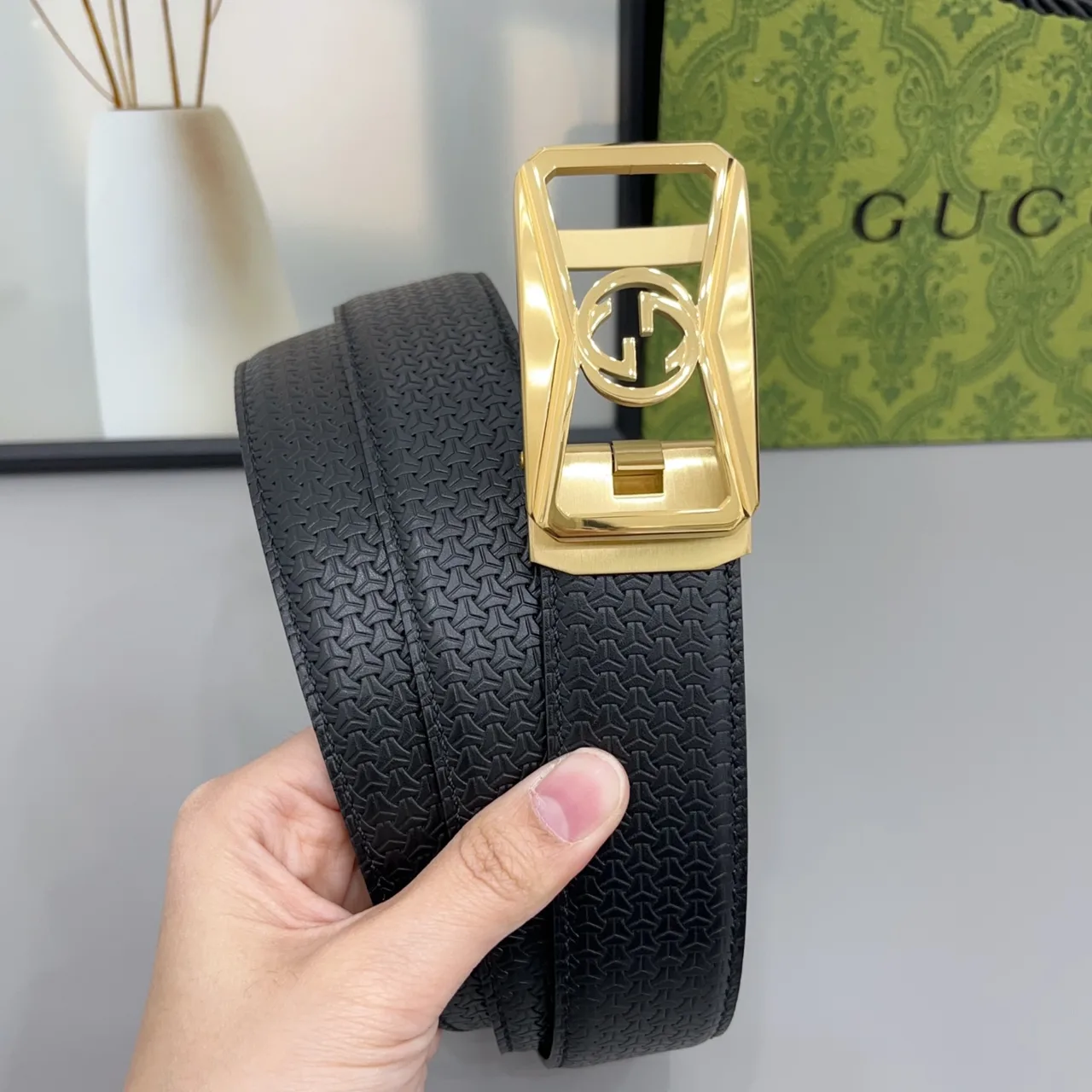 Gucci Glossy Belt in Black · view 6