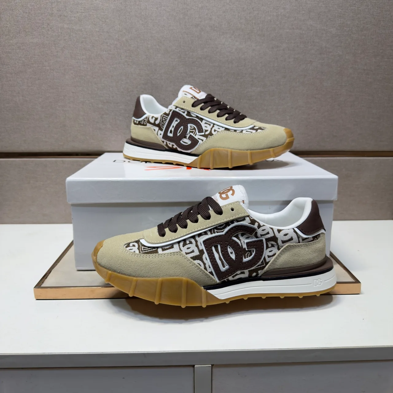 Dolce & Gabbana Sneakers in Beige · view 3