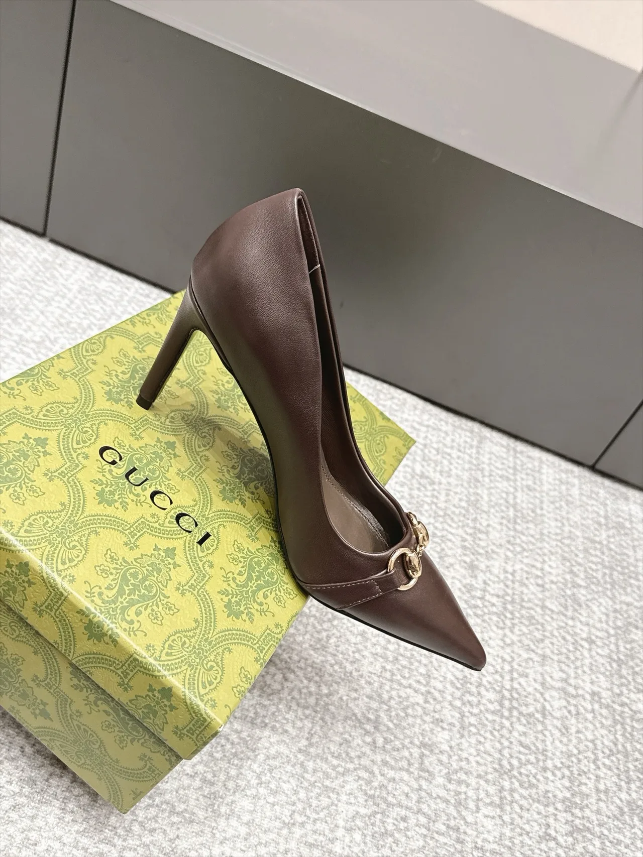 Gucci Sheepskin Horsebit Heel Pumps in Brown · view 5