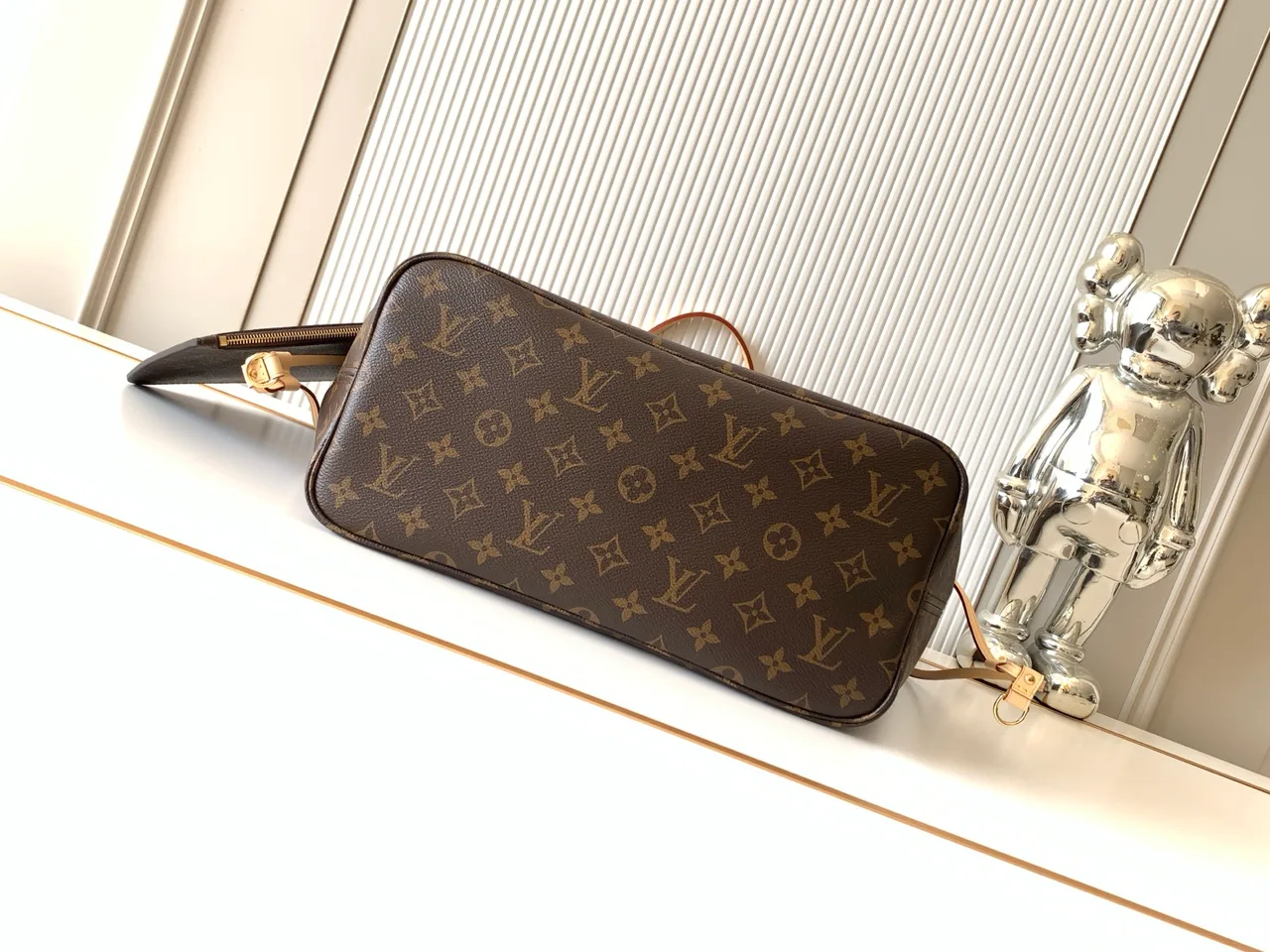 Louis Vuitton Neverfull Monogram Open-Top Tote in Brown · view 4