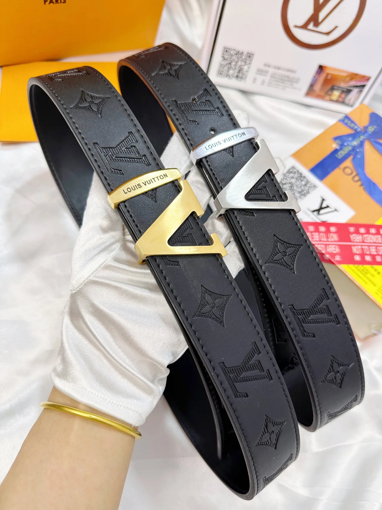 Louis Vuitton LV monogram buckle belt in Black · view 2