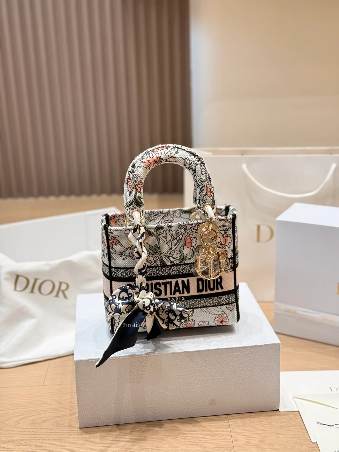 Dior Lady D-Lite Bag in Cream / Black · view 3