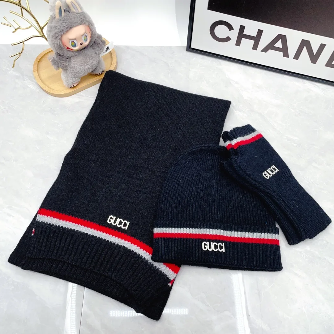 Gucci Wool Ribbed Striped Hat Scarf and Gloves Set in Blue · view 1
