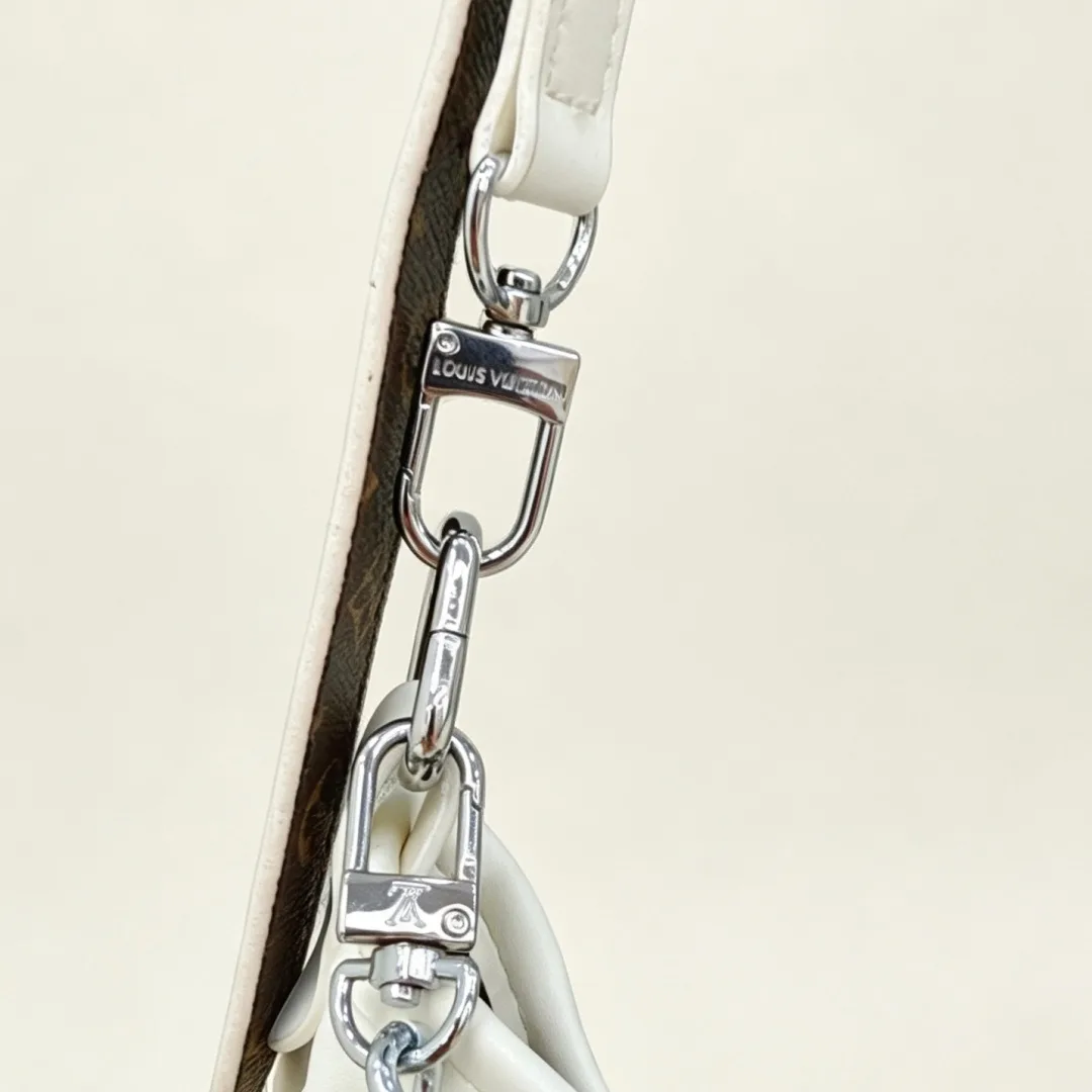 Louis Vuitton Chain hobo bag in Blue & Black & White · view 7
