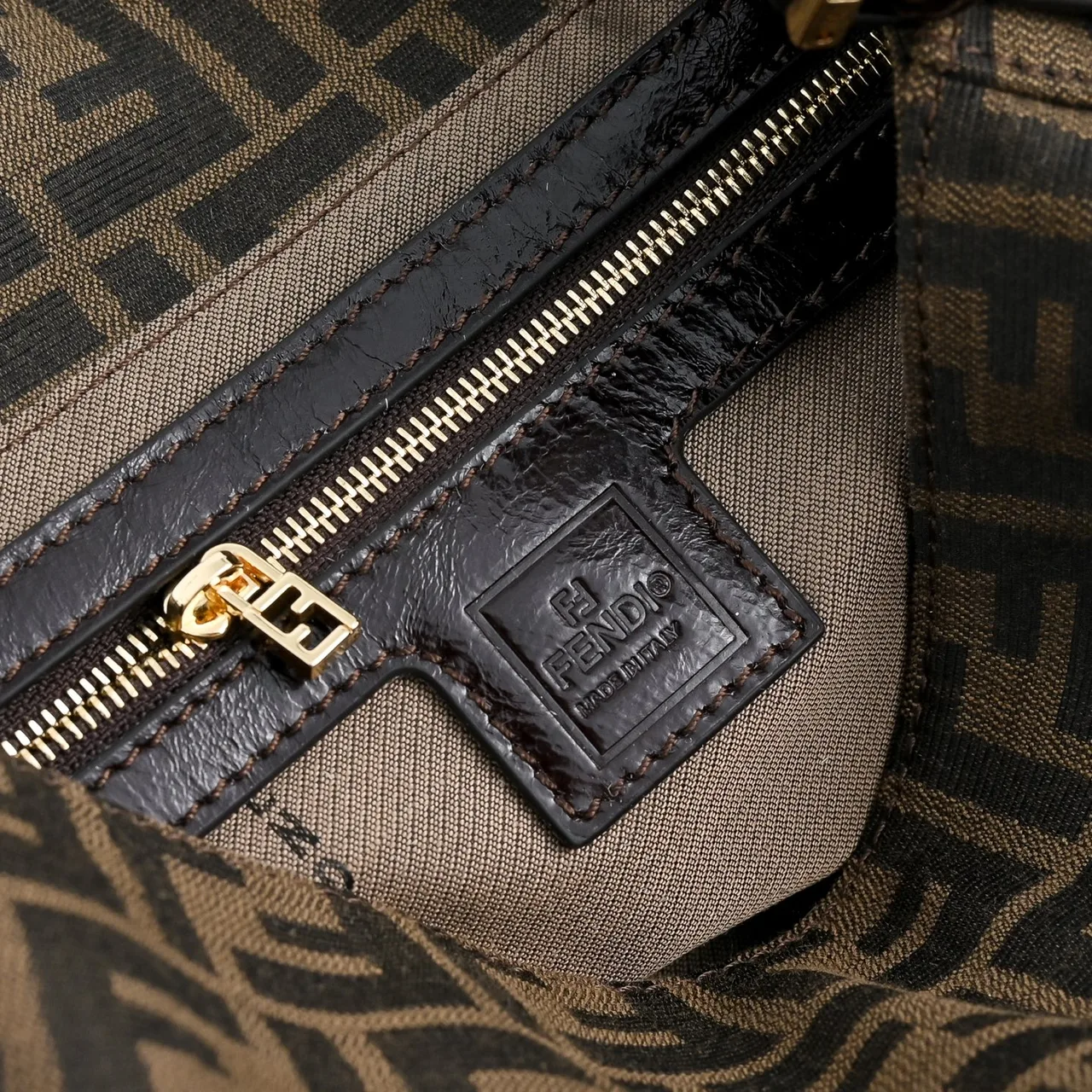 Fendi Baguette Hobo Bag in Brown · view 7