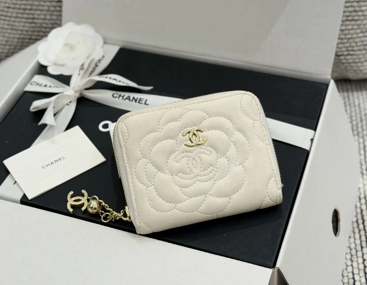 Chanel Wallet in Black & White · view 3