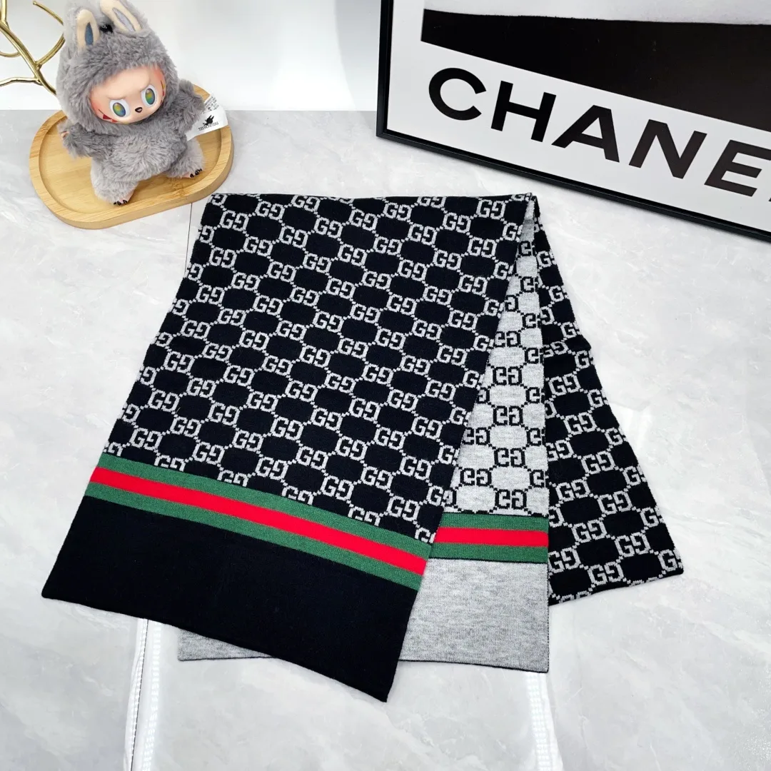 Gucci Cashmere Striped Hat and scarf knit set in Black · view 4