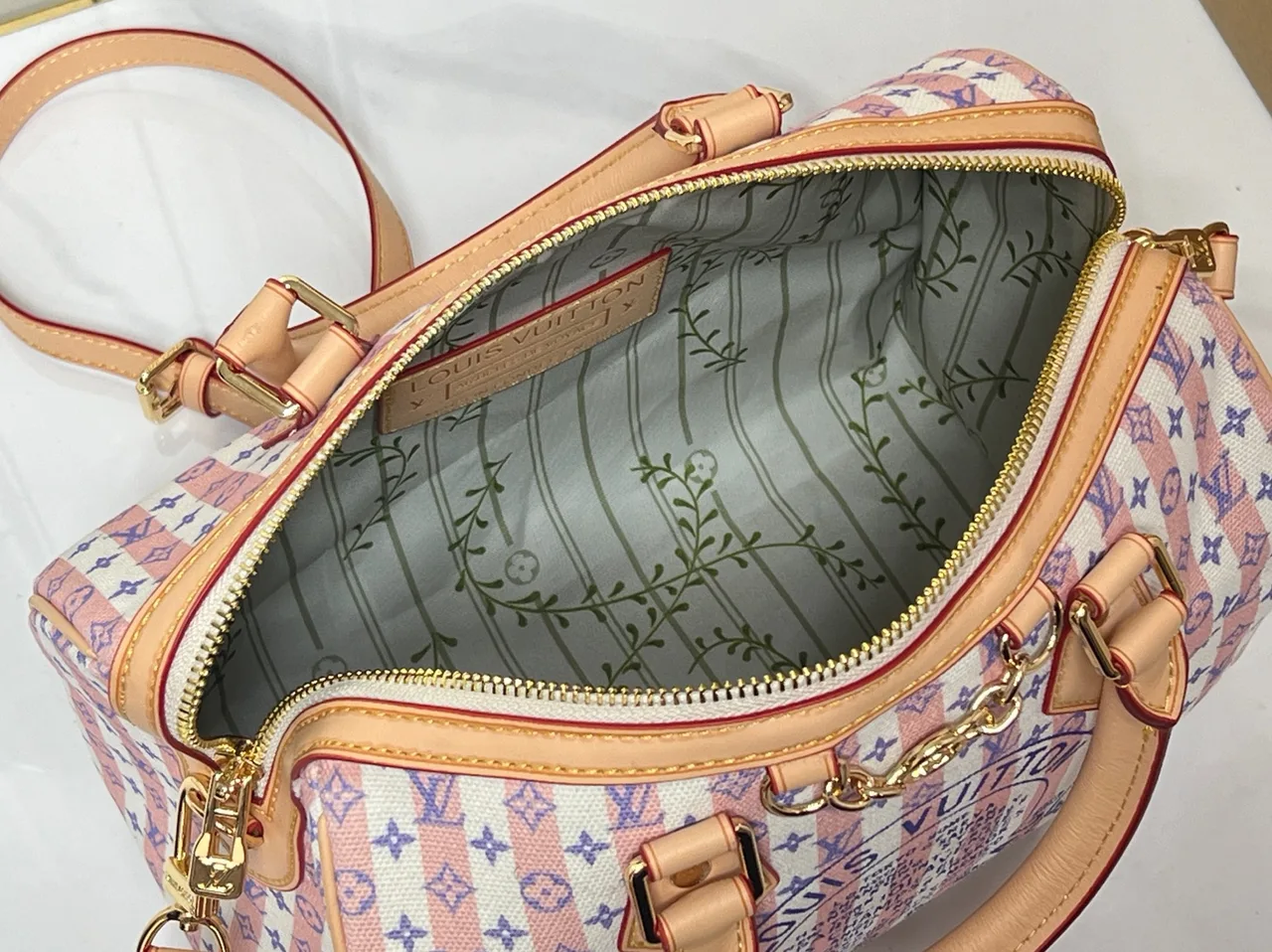 Louis Vuitton Speedy Cowhide Sheepskin Monogram Handbag in Pink · view 8