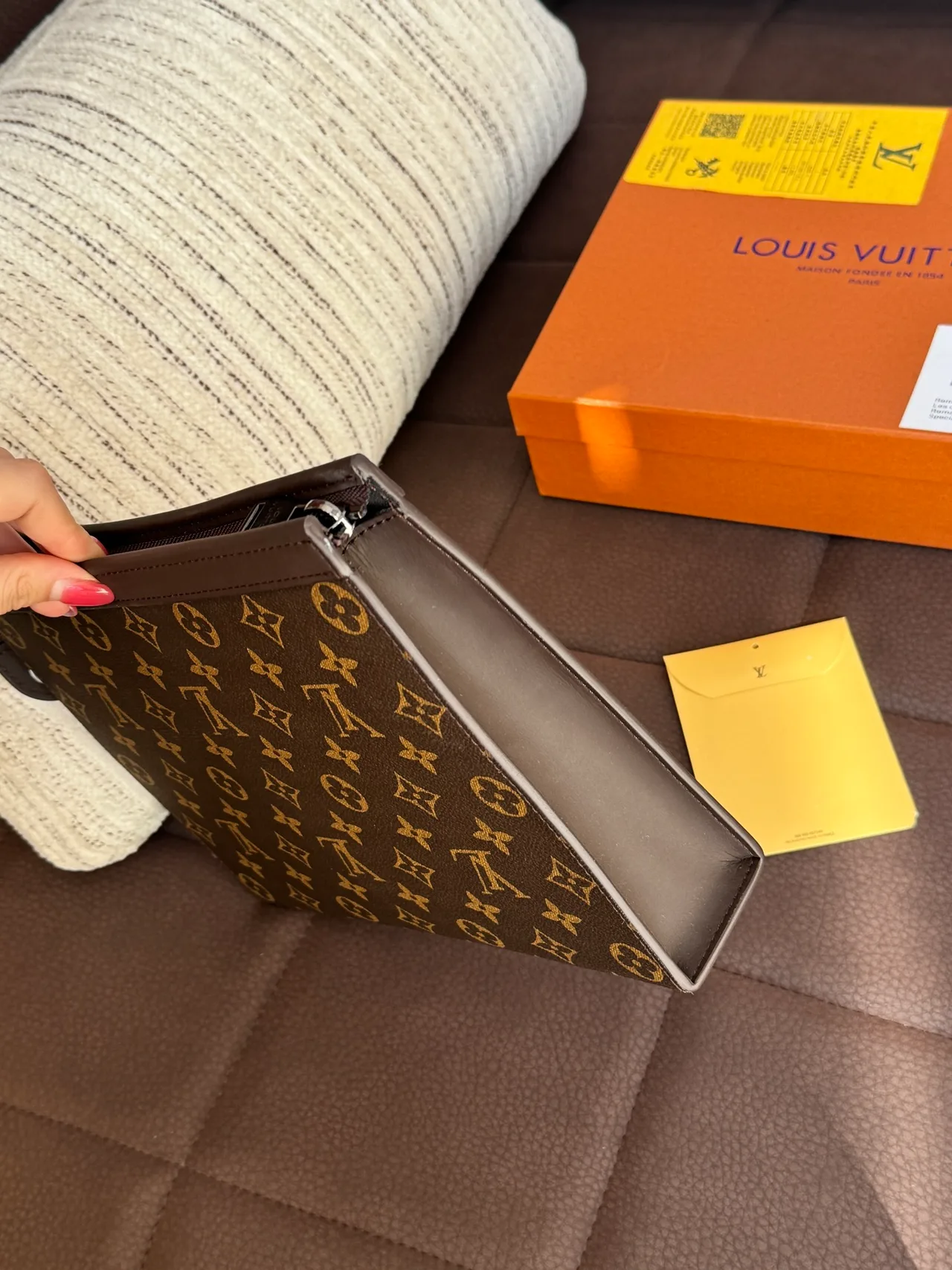 Louis Vuitton Clutch in Brown · view 2