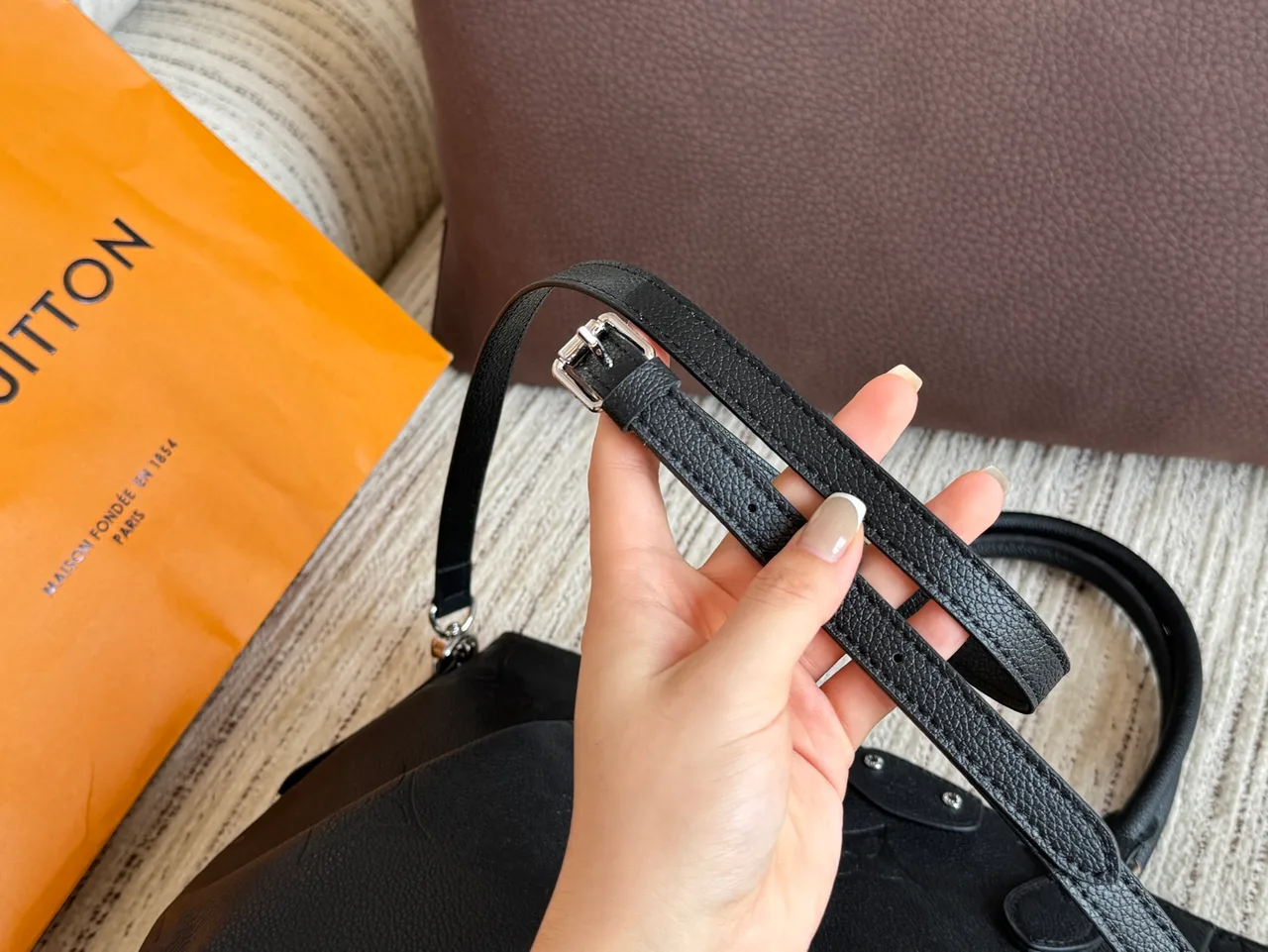 Louis Vuitton Monogram Tote in Black · view 7