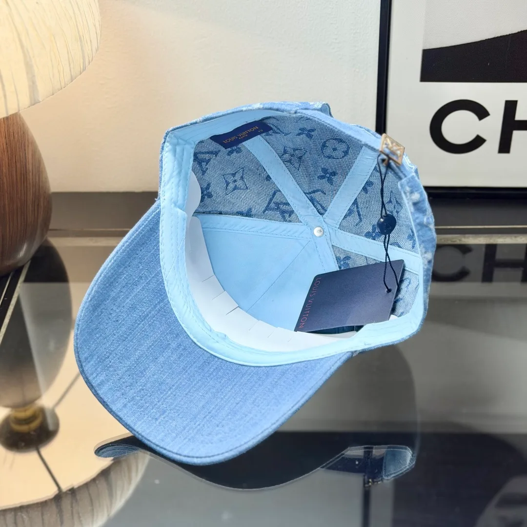 Louis Vuitton Monogram baseball cap in Blue & Green & Black & Pink · view 7