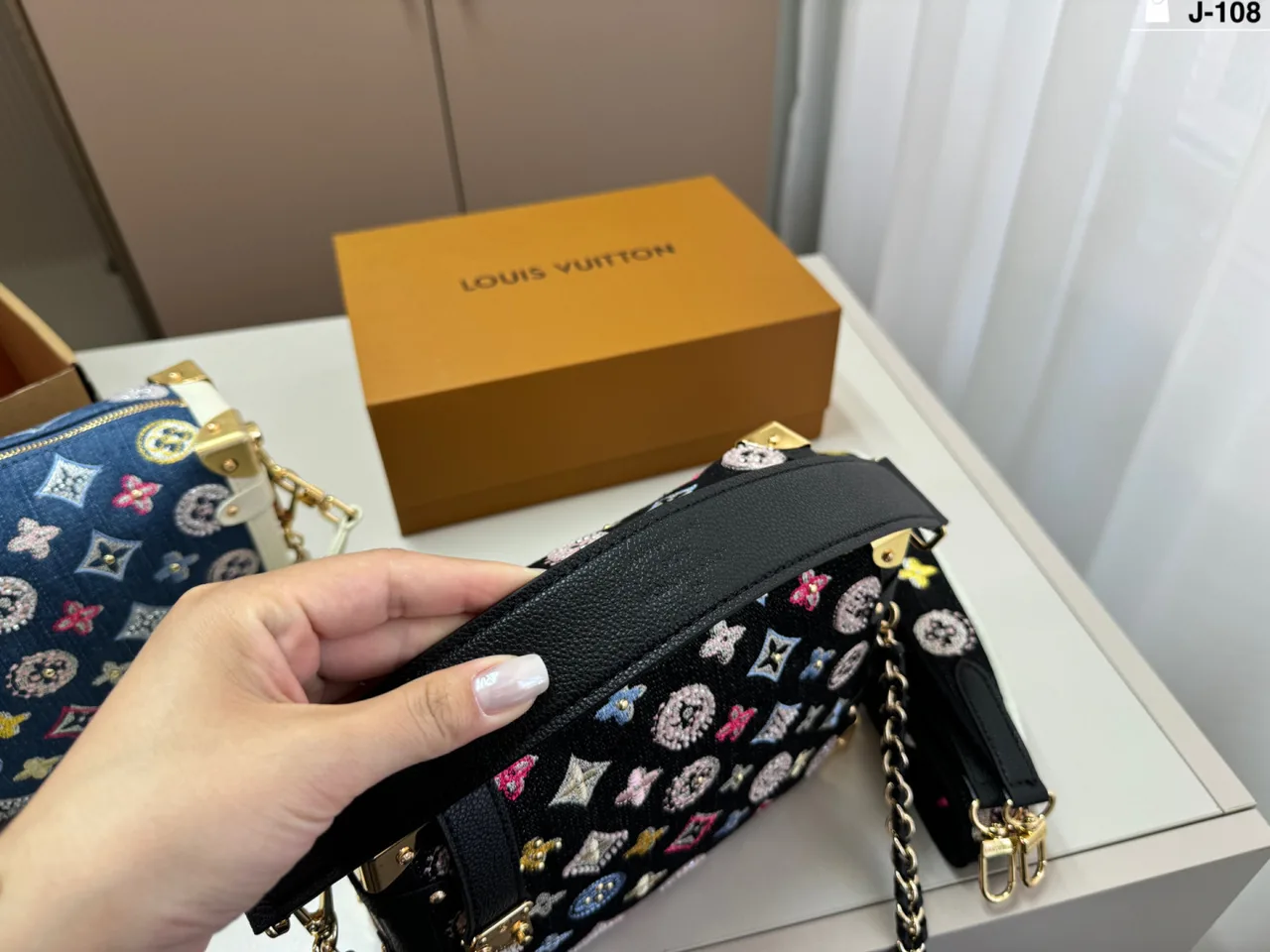 Louis Vuitton Flap Shoulder Bag in Blue / Black · view 3