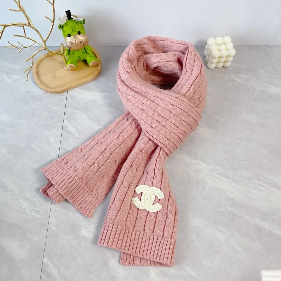 Chanel Wool Hat and Scarf Set in Pink · view 4