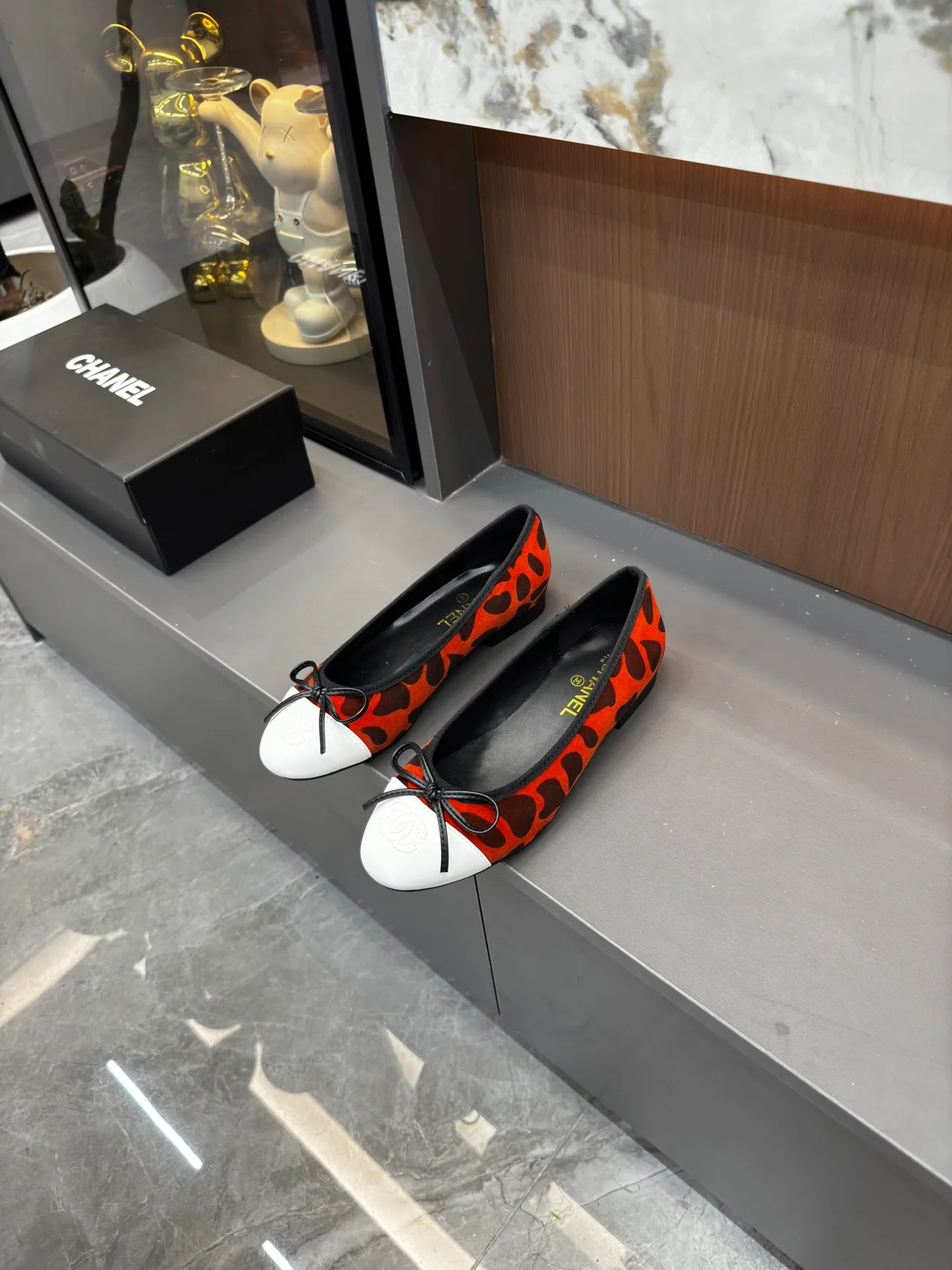 Chanel Patterned cap-toe ballet flats in Yellow & Orange & Tan & White · view 6