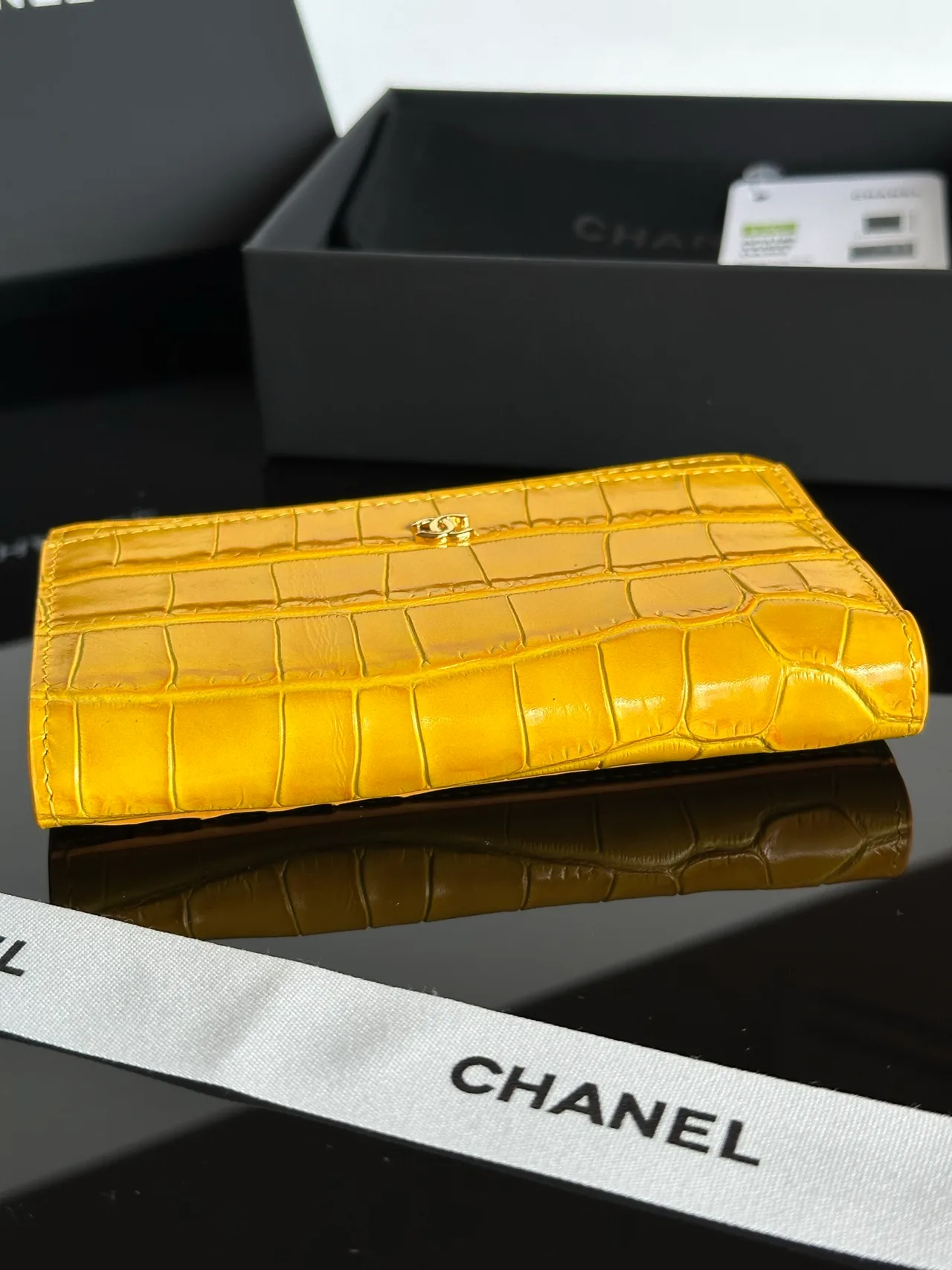 Chanel Glossy Wallet in Yellow · view 6