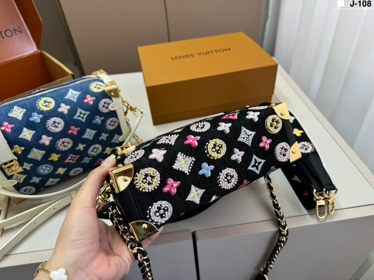 Louis Vuitton Flap Shoulder Bag in Blue / Black · view 4