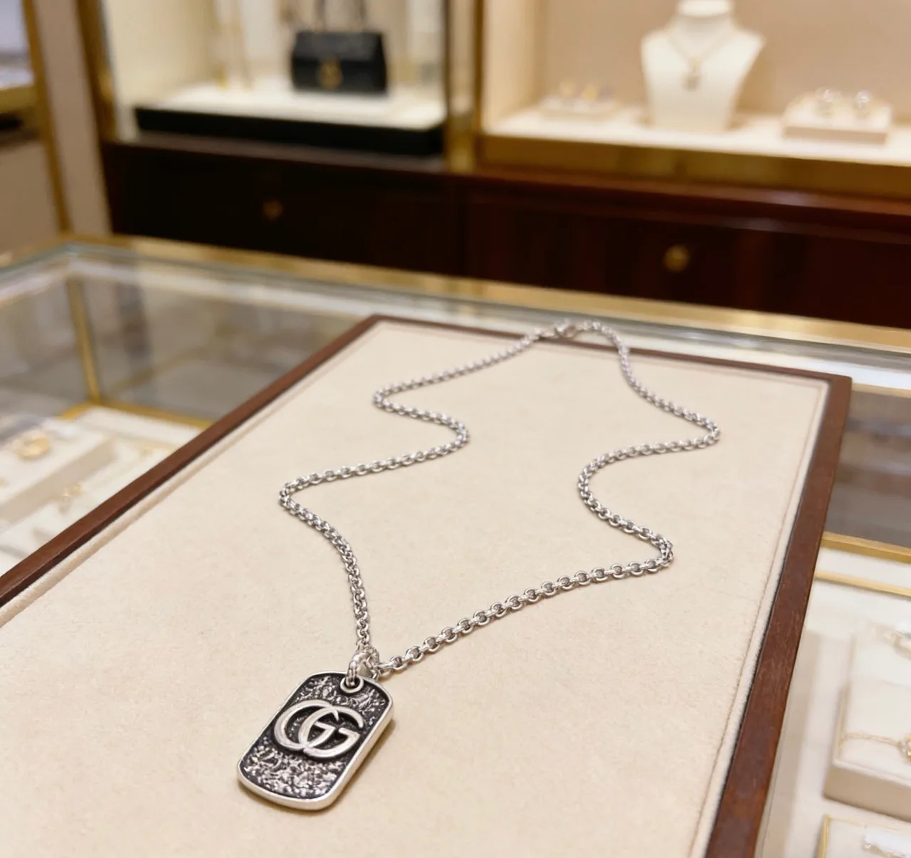 Gucci Pendant Necklace in Silver · view 6