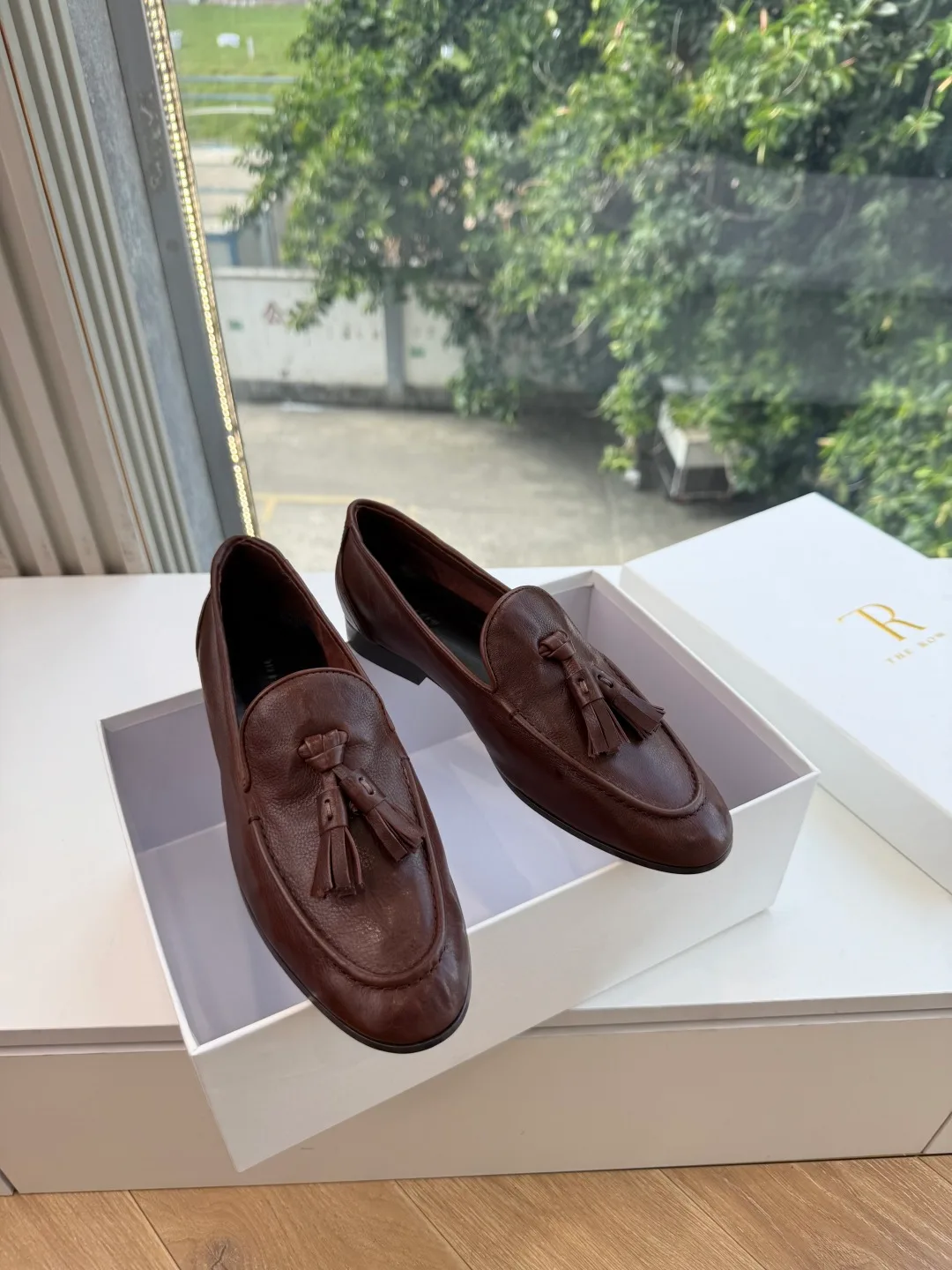 The Row Cowhide Glossy Round-Toe Tassel Loafers in Brown · view 4