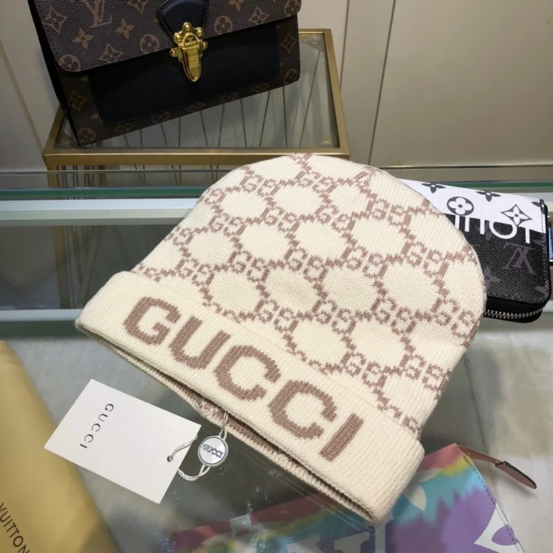 Gucci Beanie in Grey & Beige · view 6