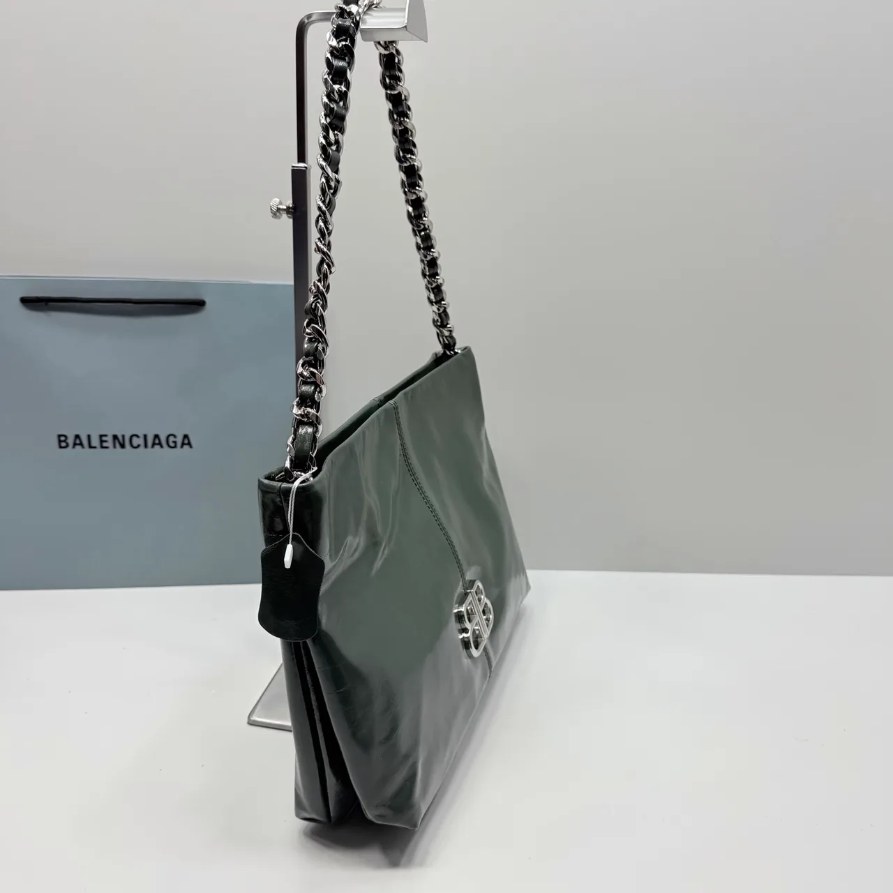 Balenciaga Cowhide Glossy Tote in Green · view 5