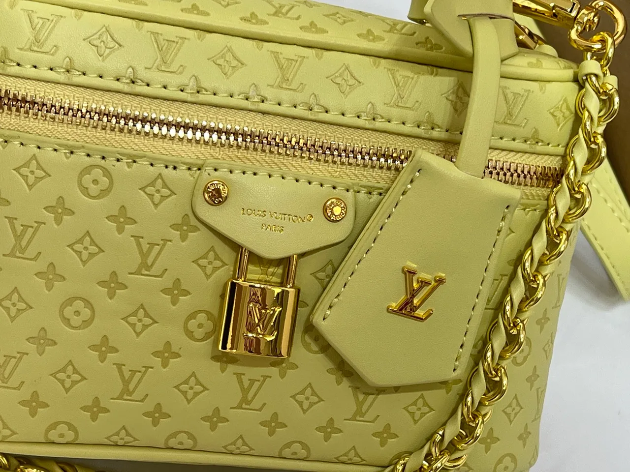 Louis Vuitton Canvas Handbag in Yellow · view 5