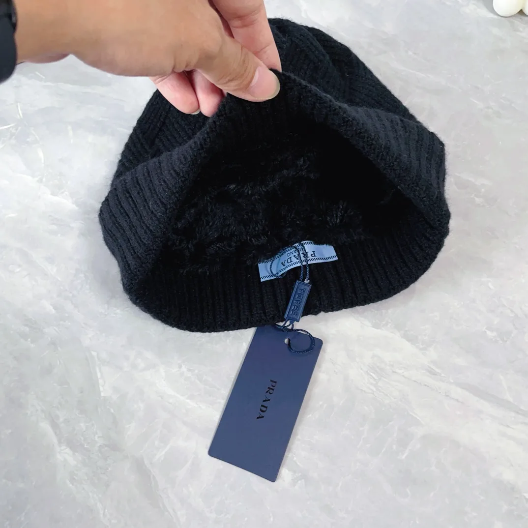 Prada Wool Hat and scarf knit set in Black · view 8
