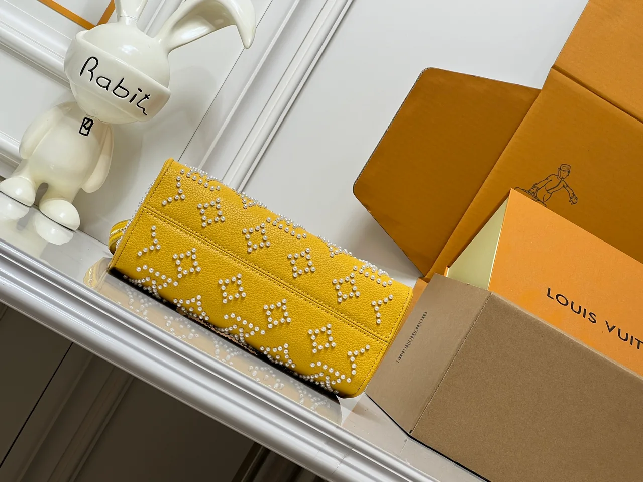 Louis Vuitton Cowhide OnTheGo Tote in Yellow · view 5