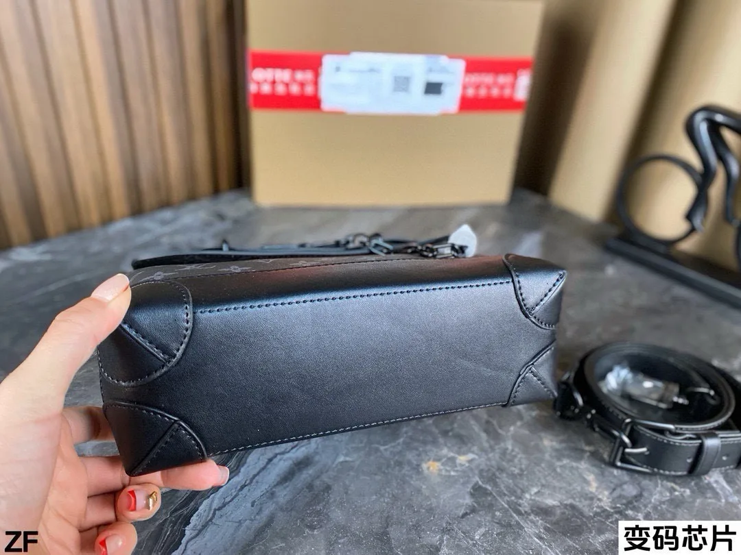 Louis Vuitton Top-Handle Bag in Black · view 6