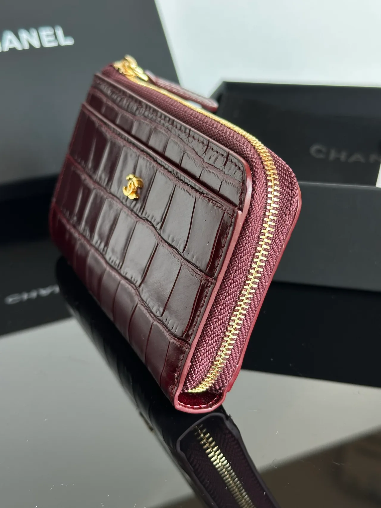 Chanel Glossy Wallet in Burgundy · view 7